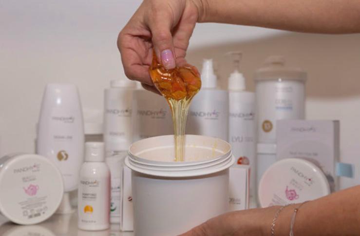 Vorbereitung auf einen Sugaring-Termin im Studio Petra in Klagenfurt